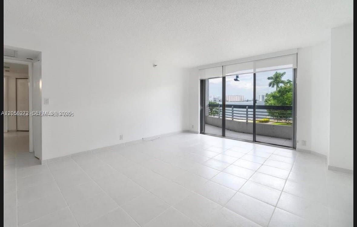19101 NE 36th Ct 304 photo 13