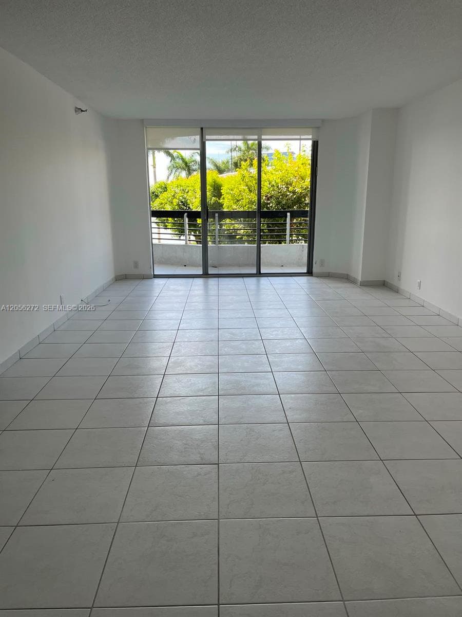 19101 NE 36th Ct 304 photo 12