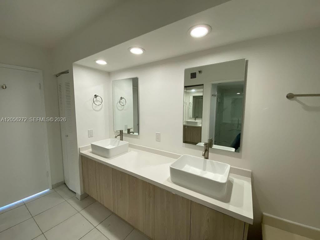 19101 NE 36th Ct 304 photo 20