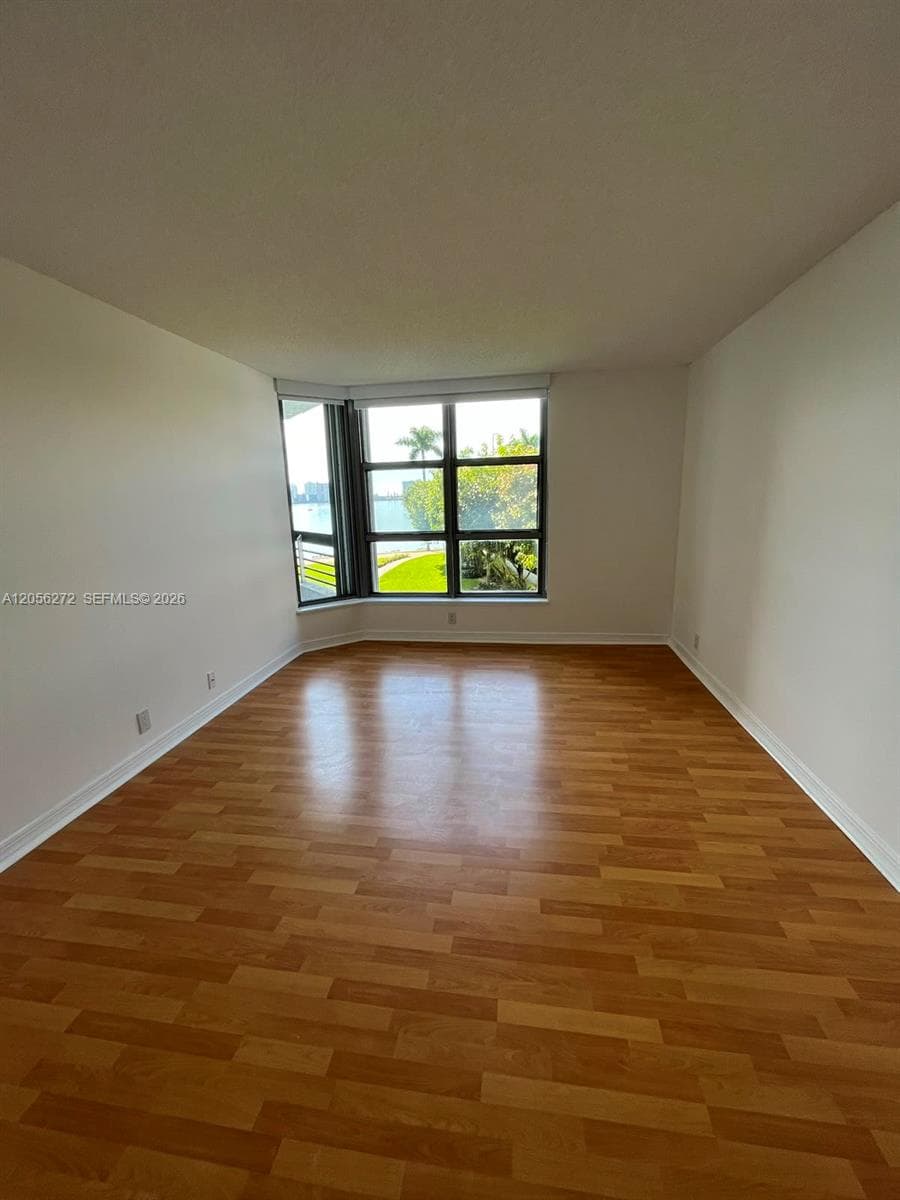 19101 NE 36th Ct 304 photo 19