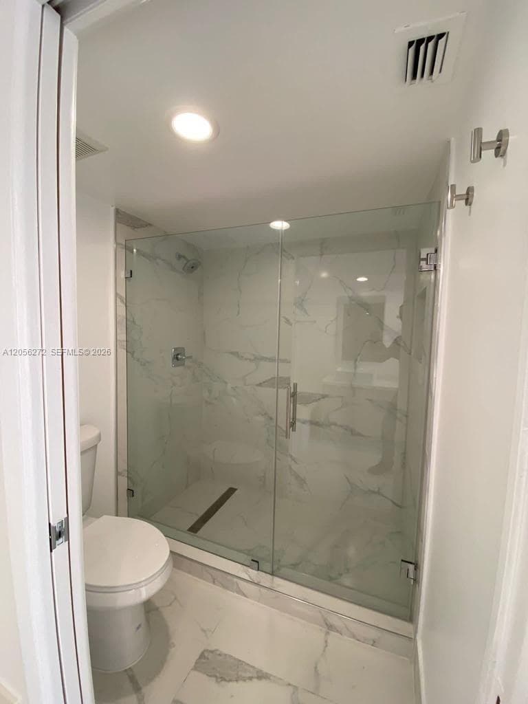 19101 NE 36th Ct 304 photo 25