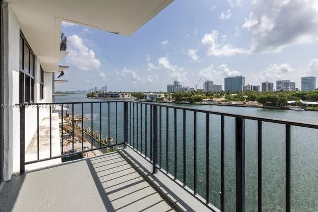10101 E Bay Harbor Dr 504 photo 6