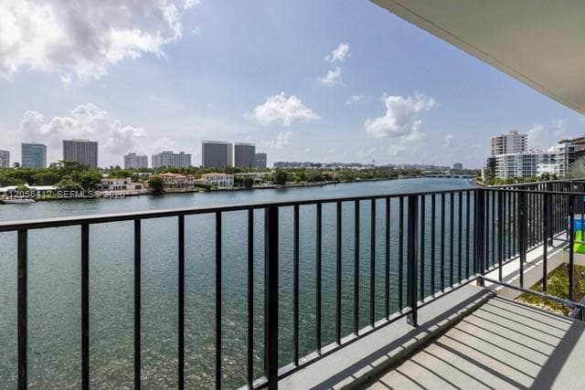 10101 E Bay Harbor Dr 504 photo 7