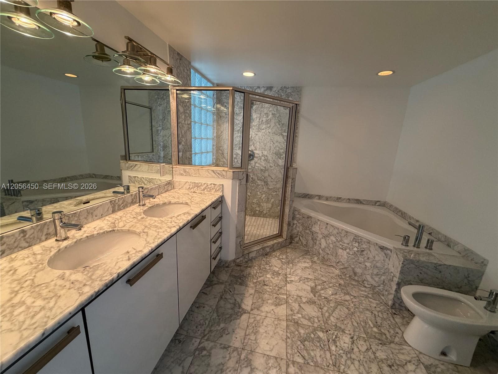 3000 NE 188th St 707 photo 23