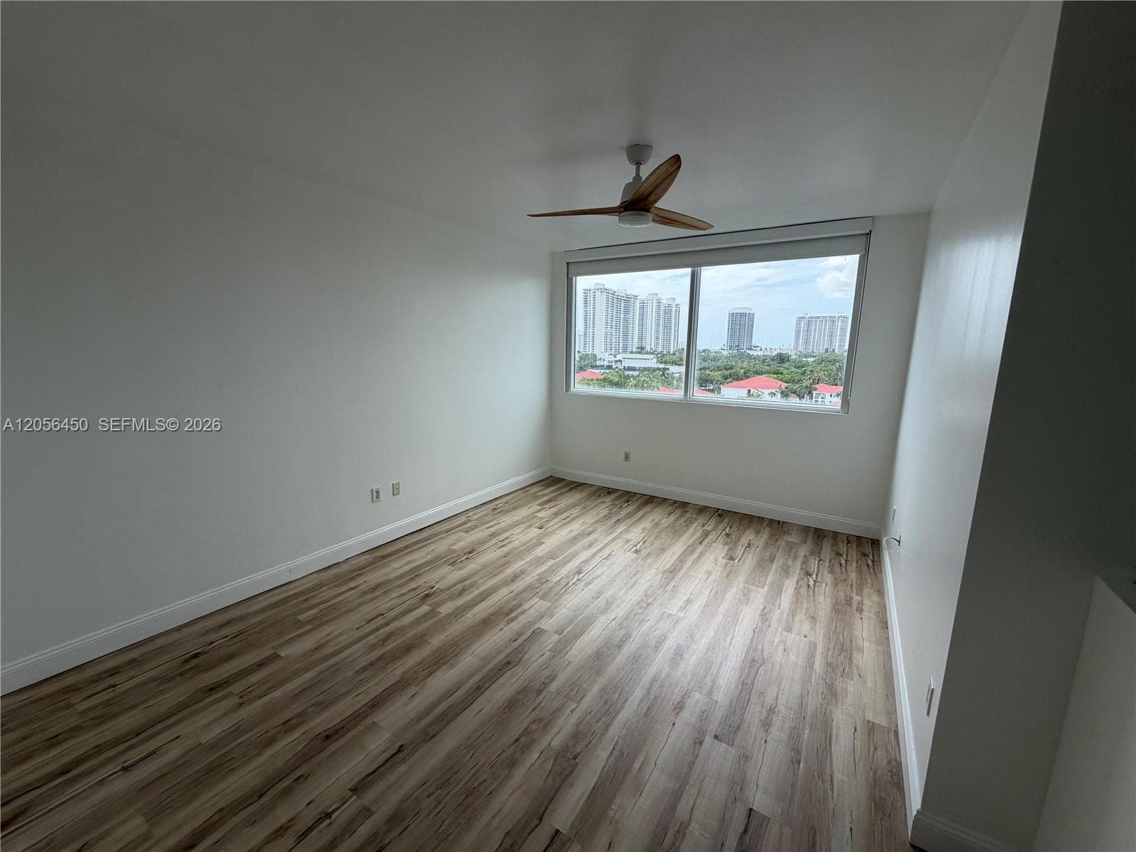 3000 NE 188th St 707 photo 17