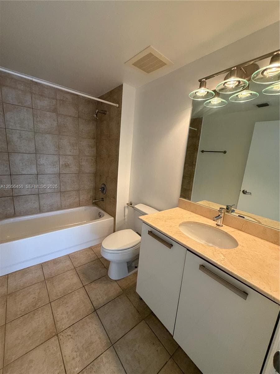 3000 NE 188th St 707 photo 7