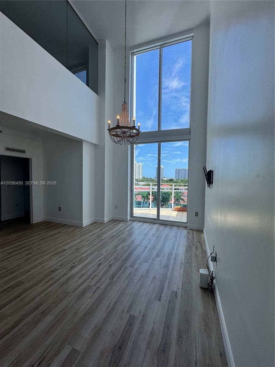 3000 NE 188th St 707 photo 1