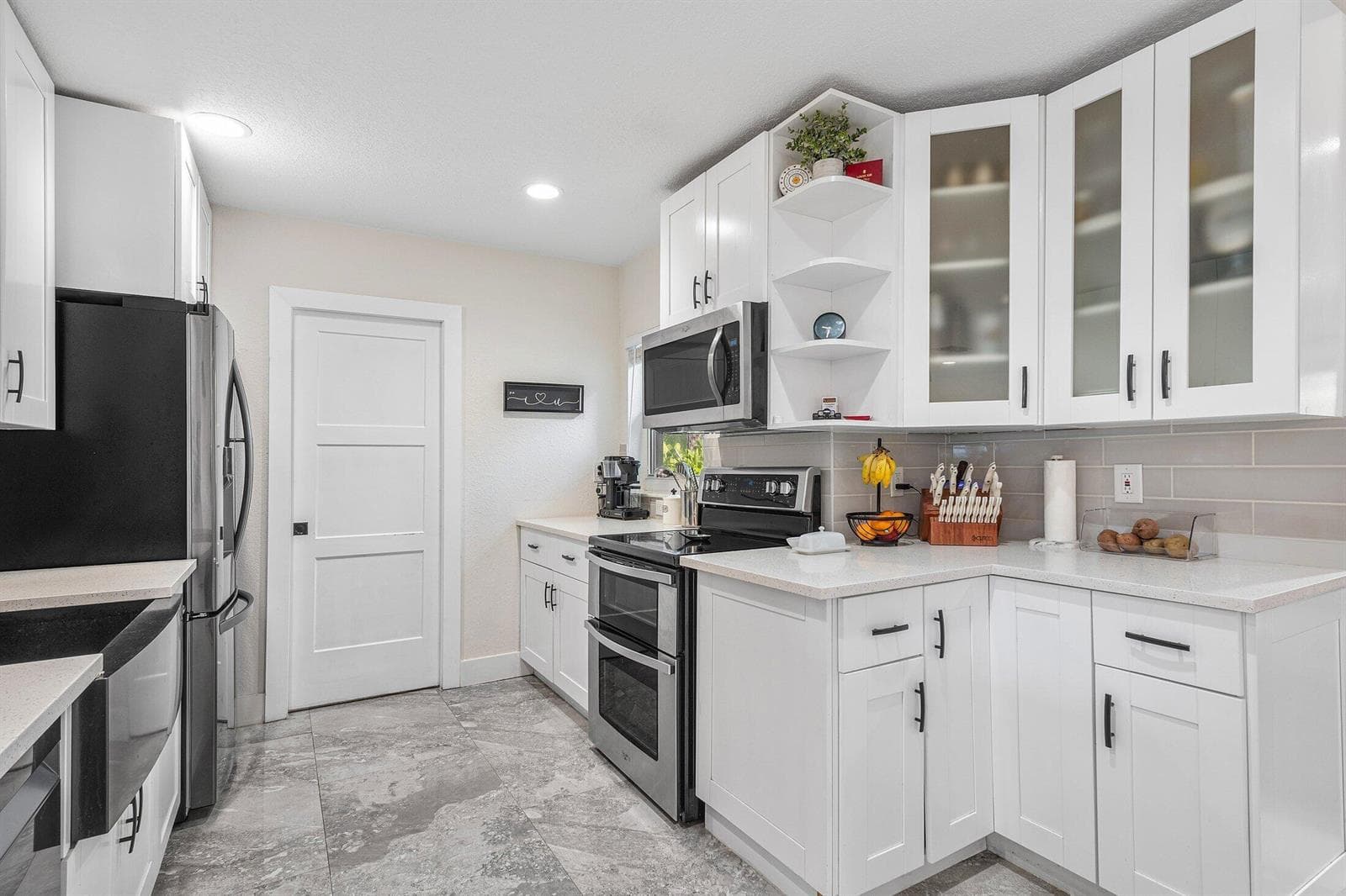 2200 SE 9TH Street photo 8