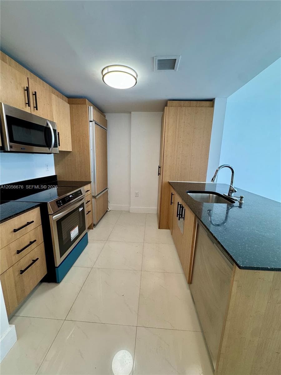 10275 Collins Ave 316 photo 2
