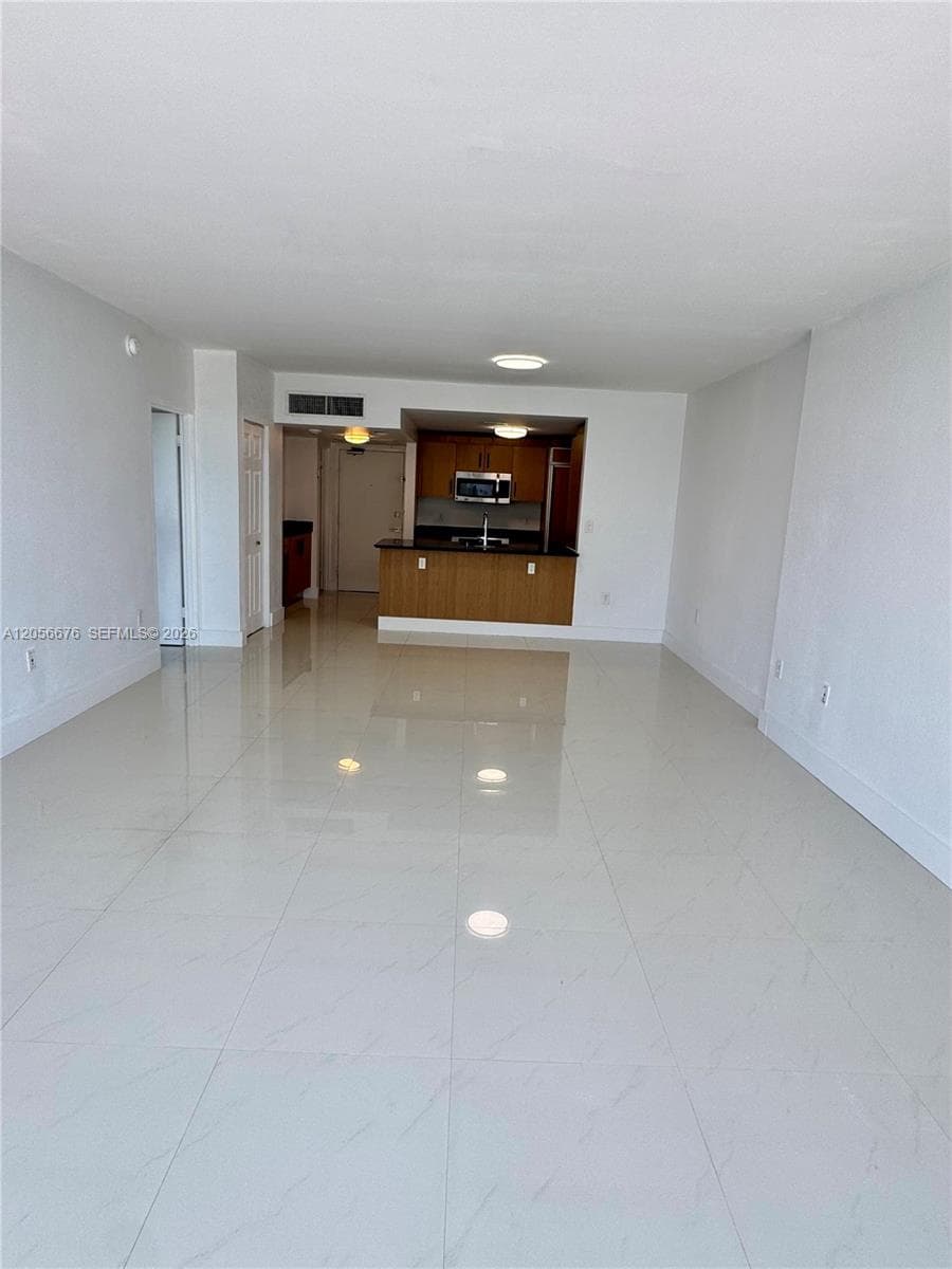 10275 Collins Ave 316 photo 5