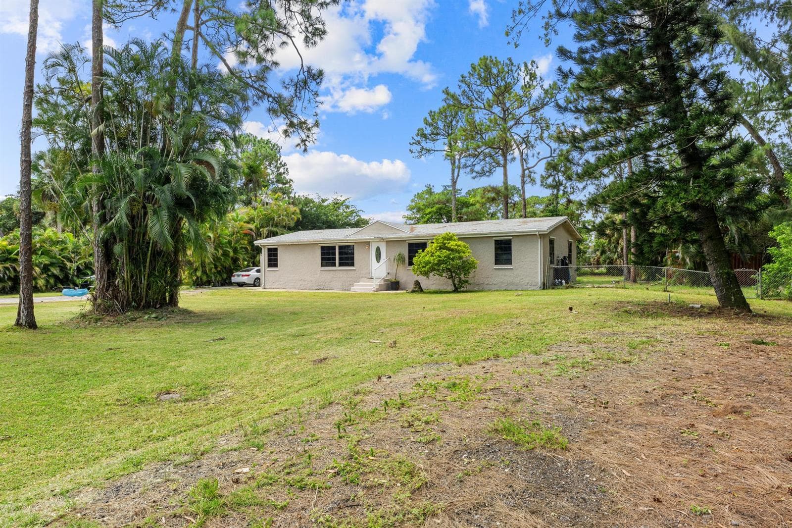 11682 60th Street N photo 3