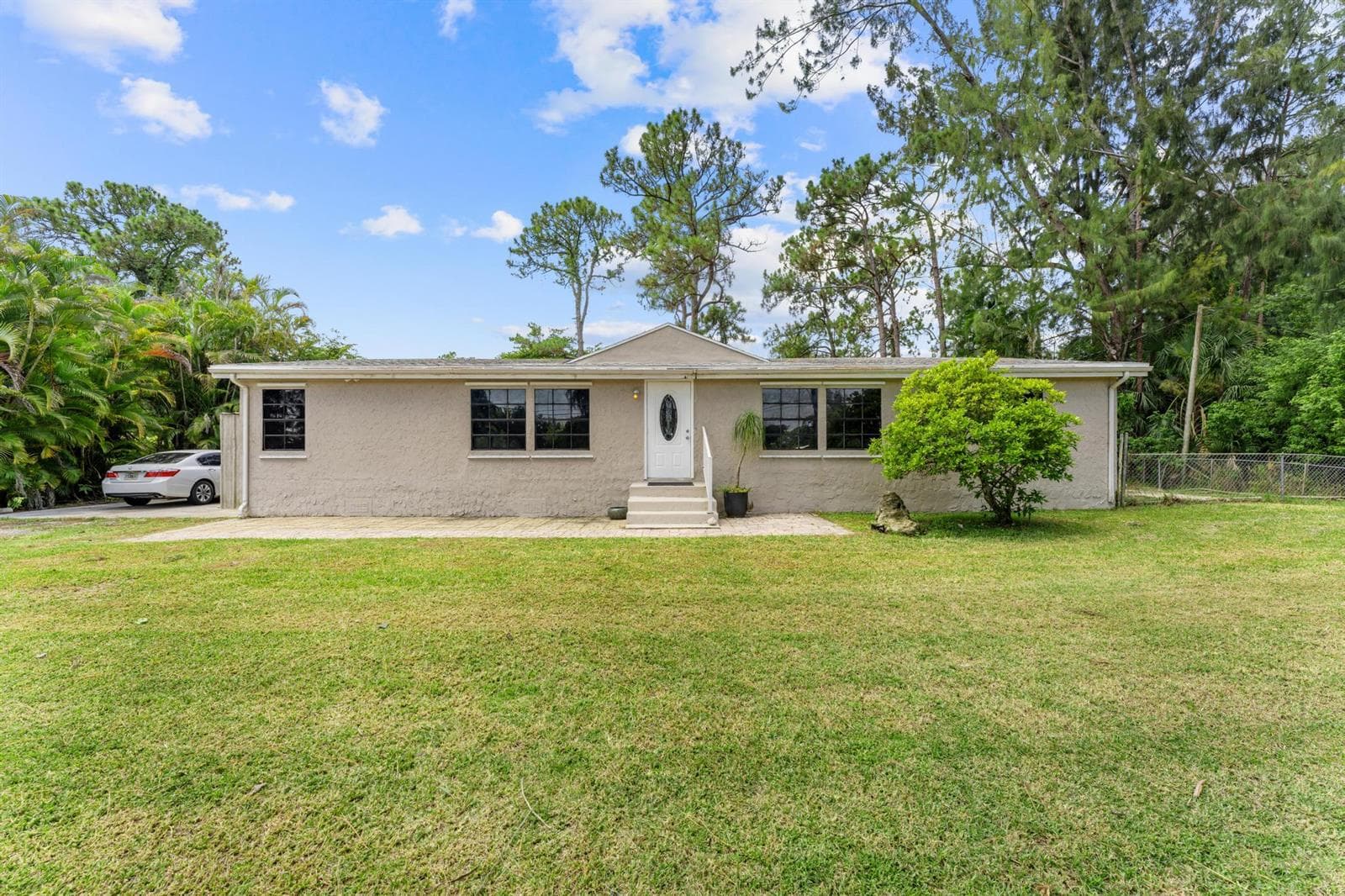 11682 60th Street N photo 1