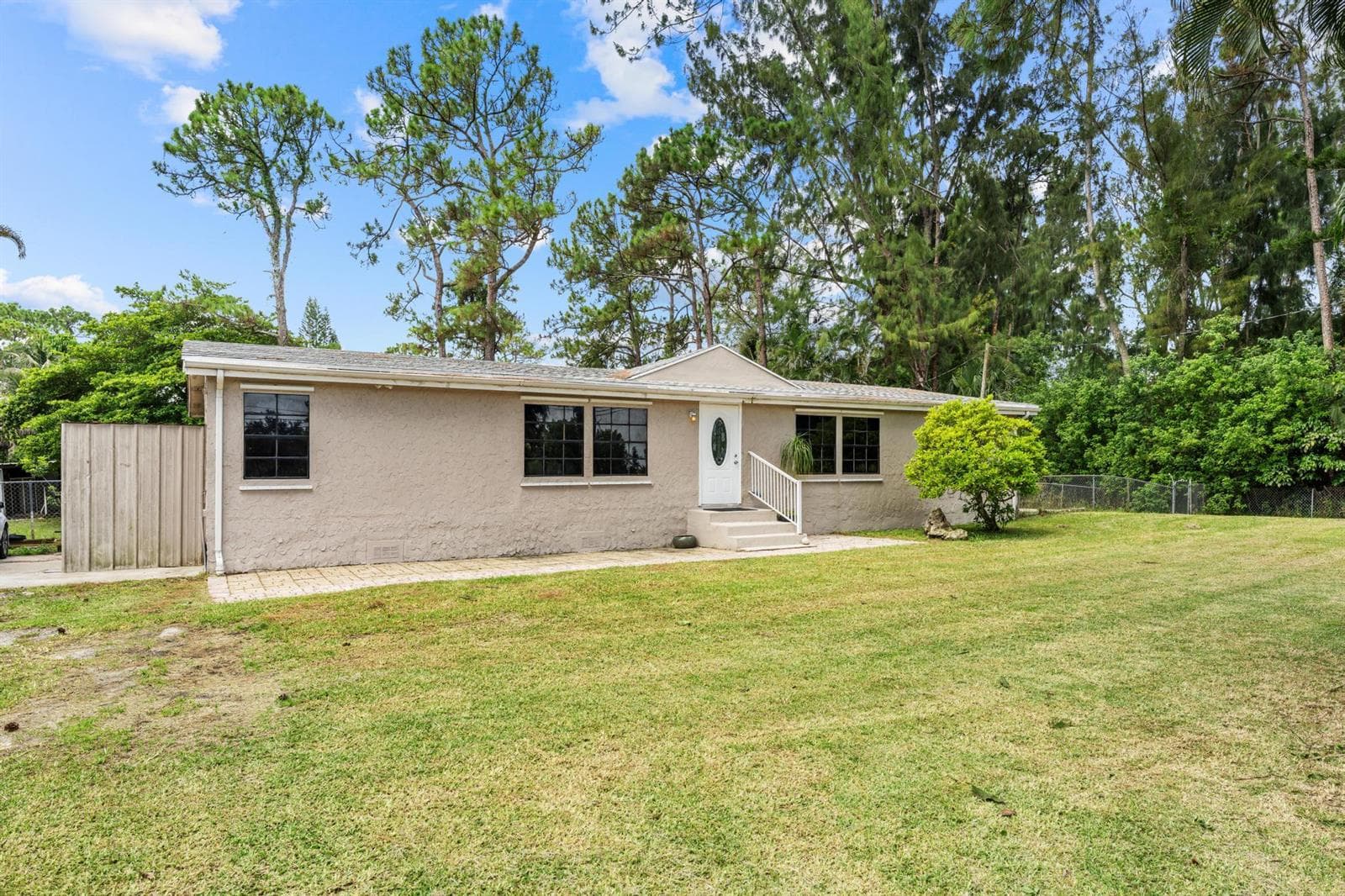 11682 60th Street N photo 4