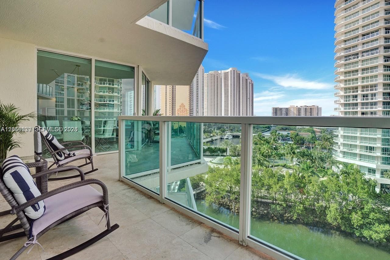 150 Sunny Isles Blvd 1-805 photo 22