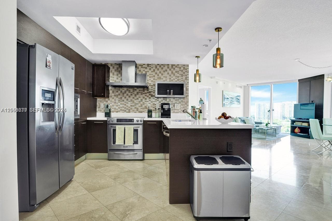 150 Sunny Isles Blvd 1-805 photo 3
