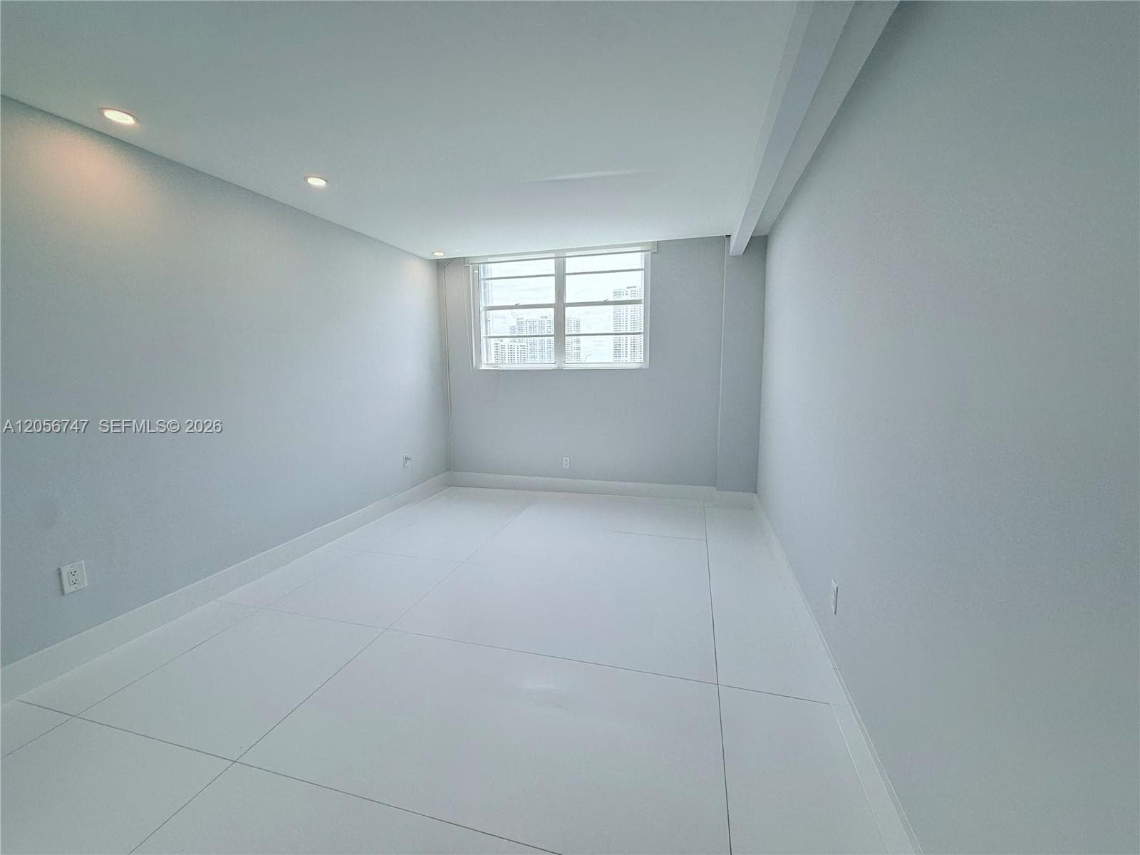 19390 Collins Ave 907 photo 6