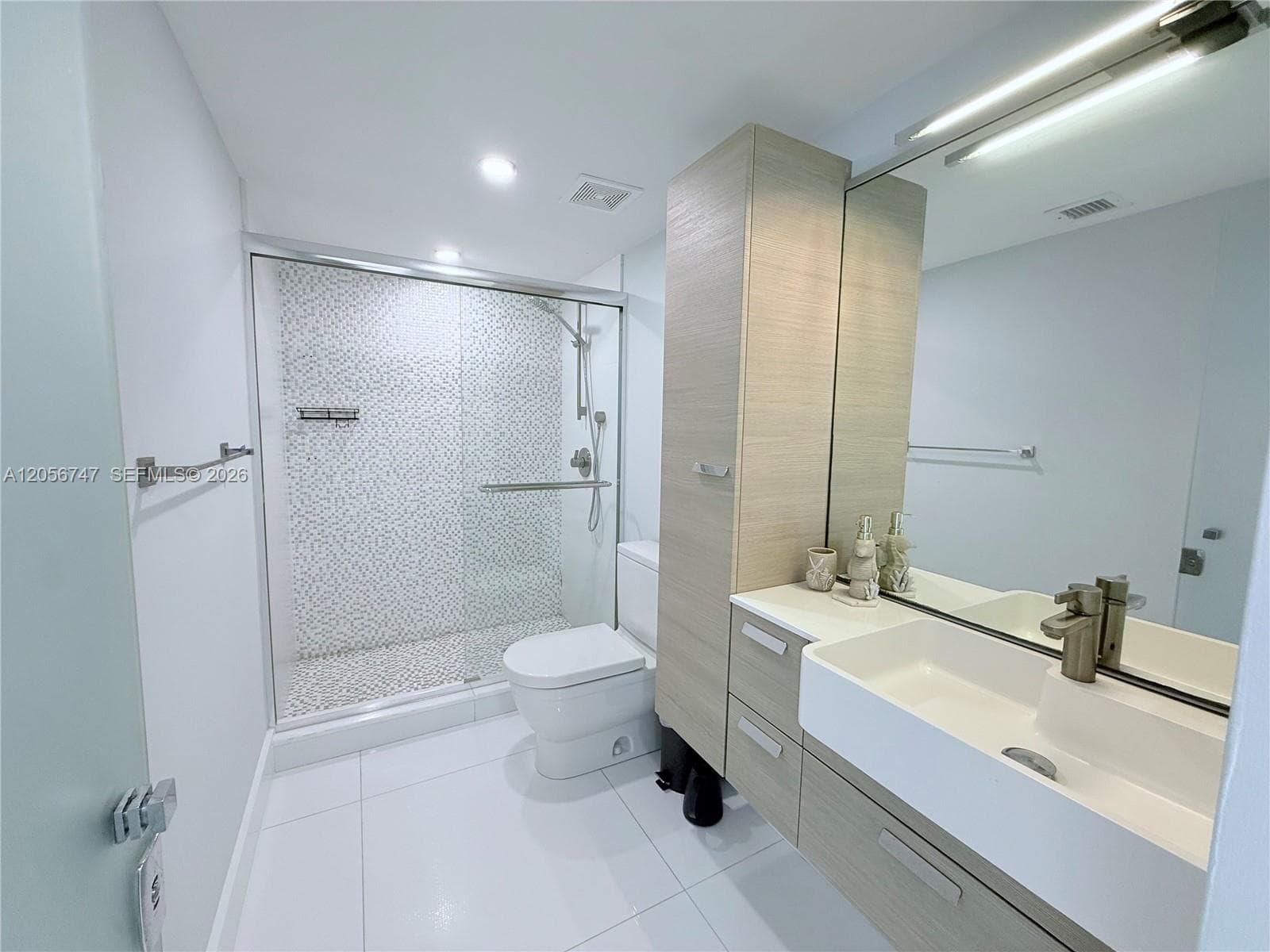 19390 Collins Ave 907 photo 7