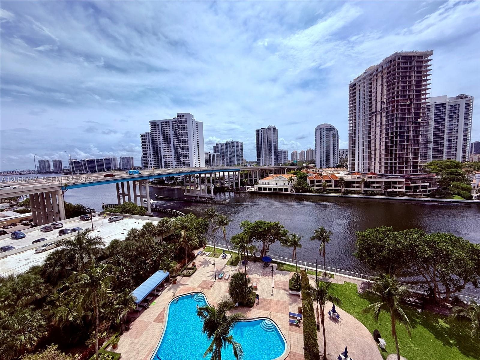 19390 Collins Ave 907 photo 1