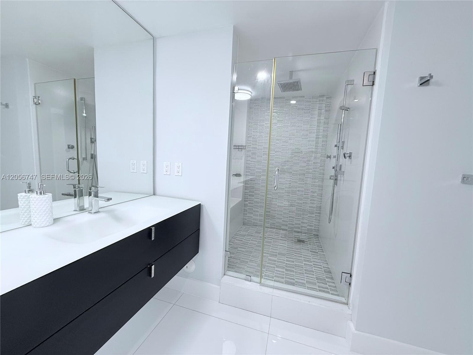 19390 Collins Ave 907 photo 10