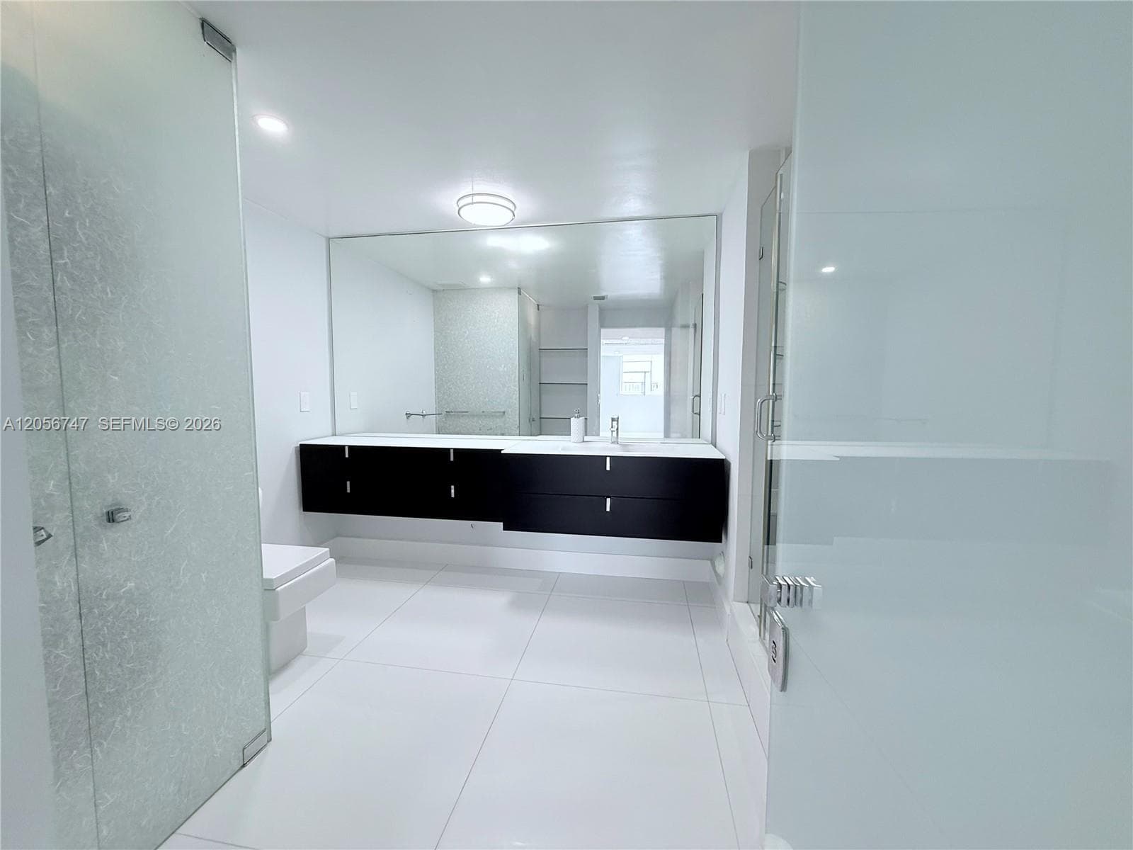 19390 Collins Ave 907 photo 8