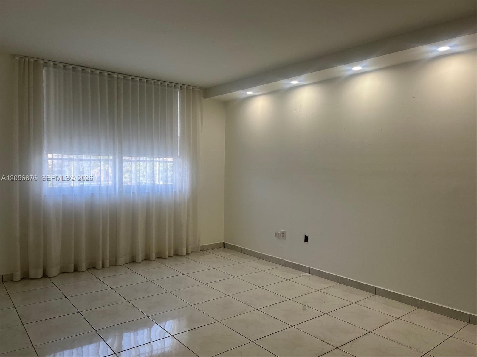 300 Bayview Dr 207 photo 11