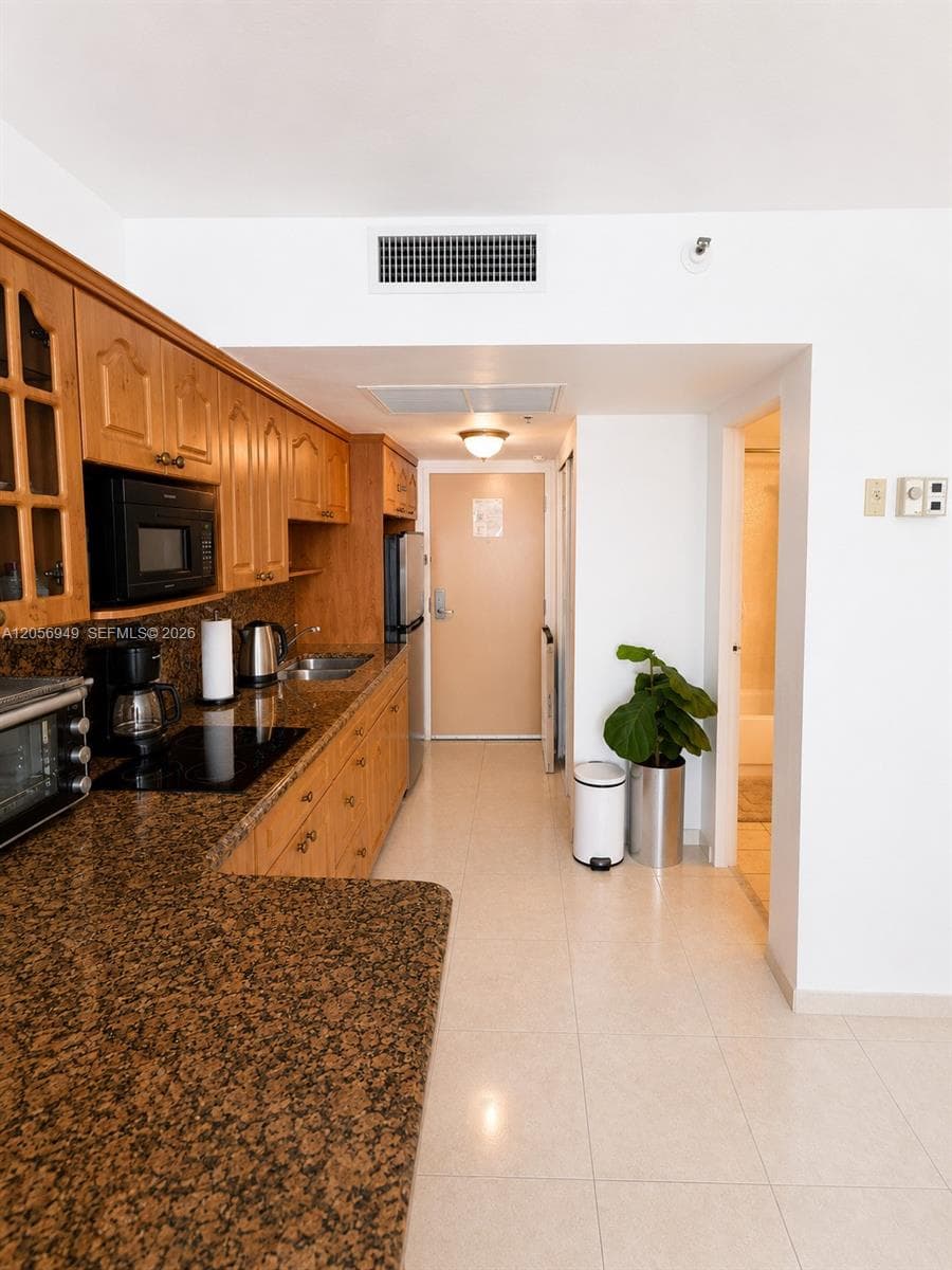 19201 Collins Ave 1025 photo 3