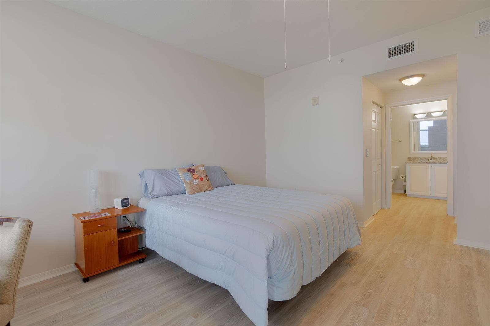 806 E Windward Way 405 photo 14