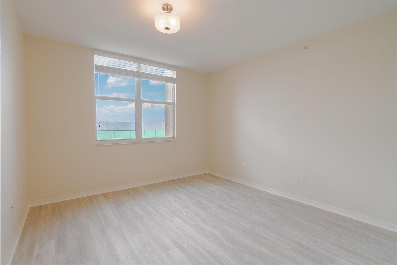 806 E Windward Way 405 photo 18
