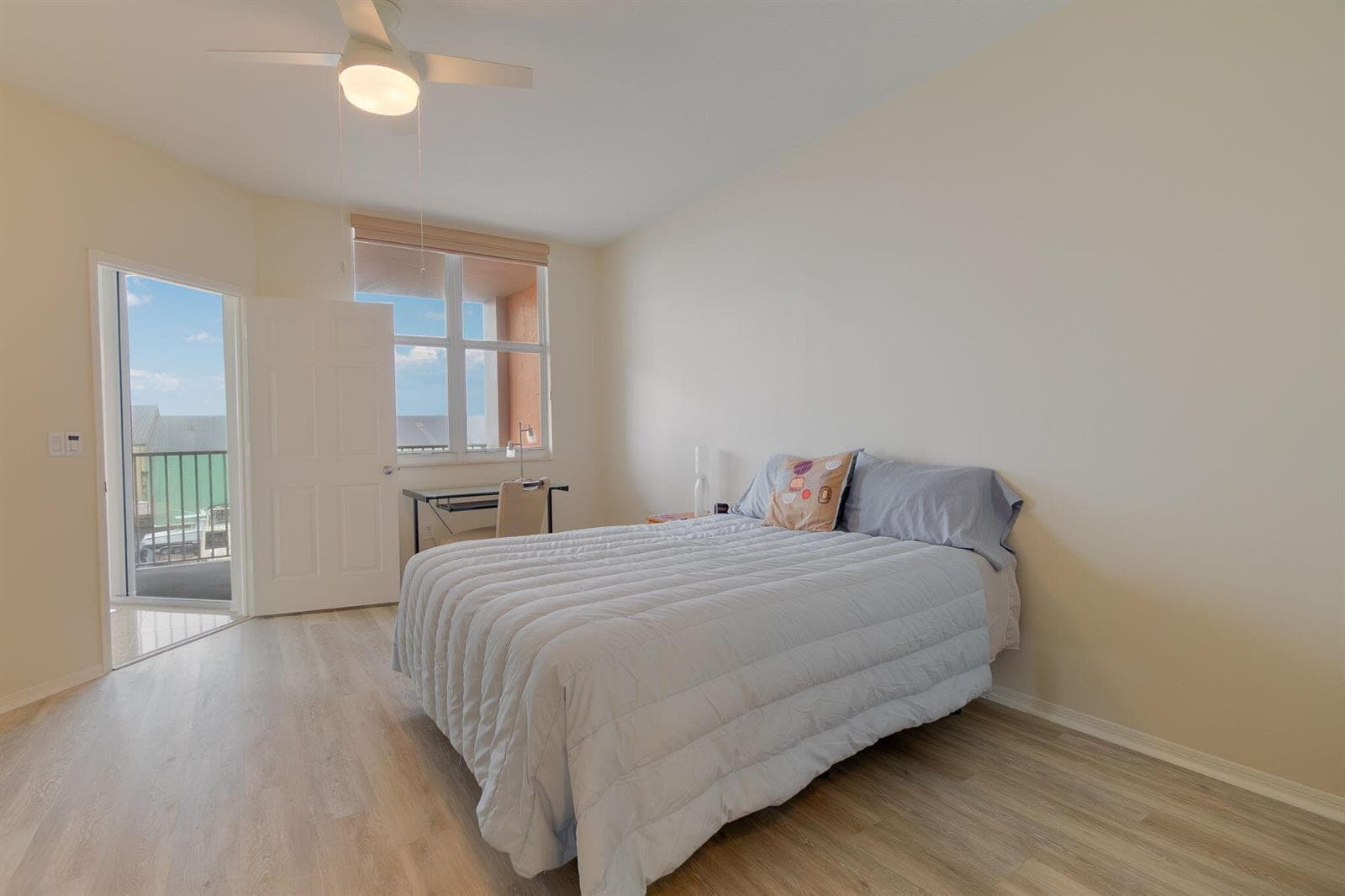 806 E Windward Way 405 photo 15