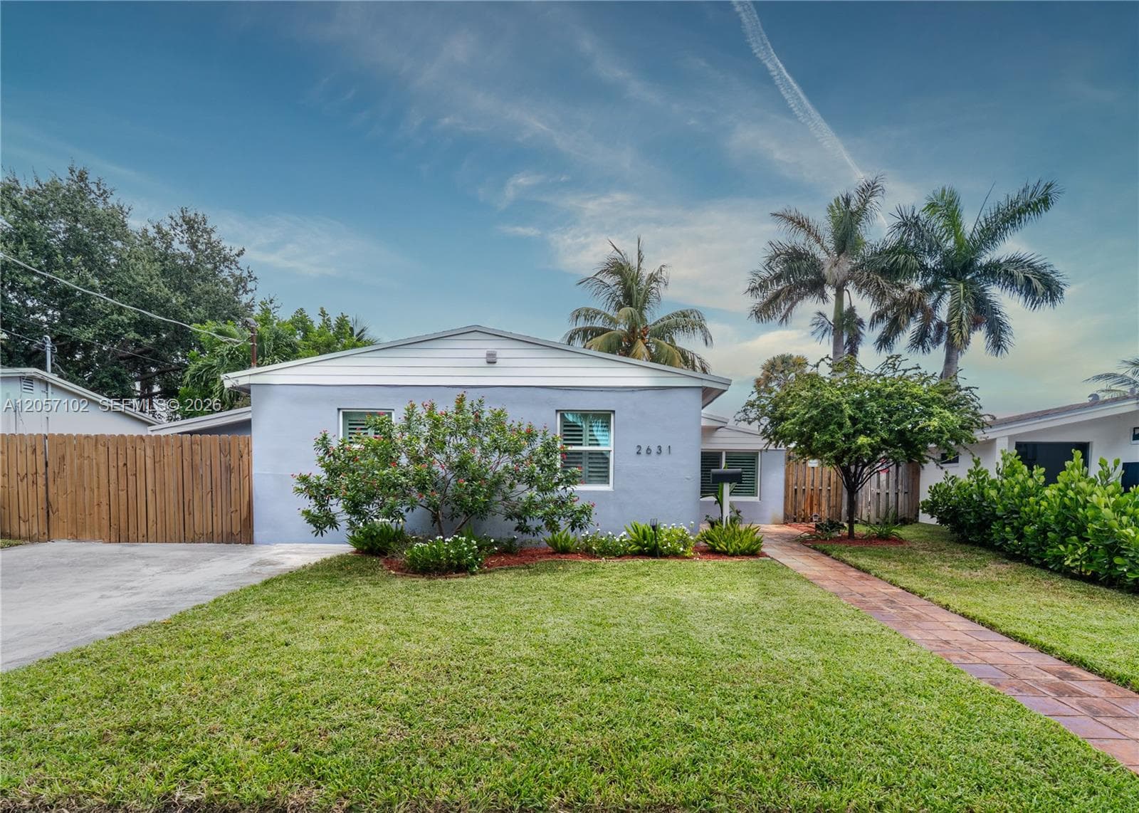 2631 Thomas St photo 2