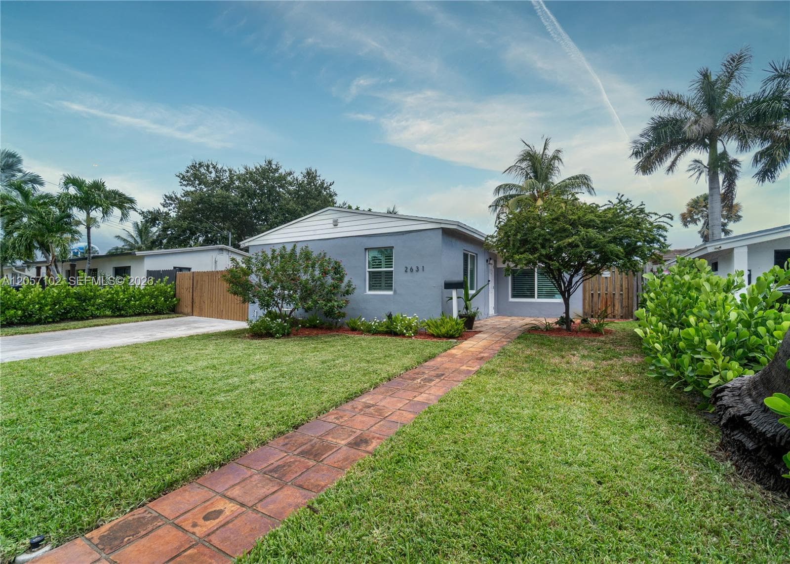2631 Thomas St photo 3