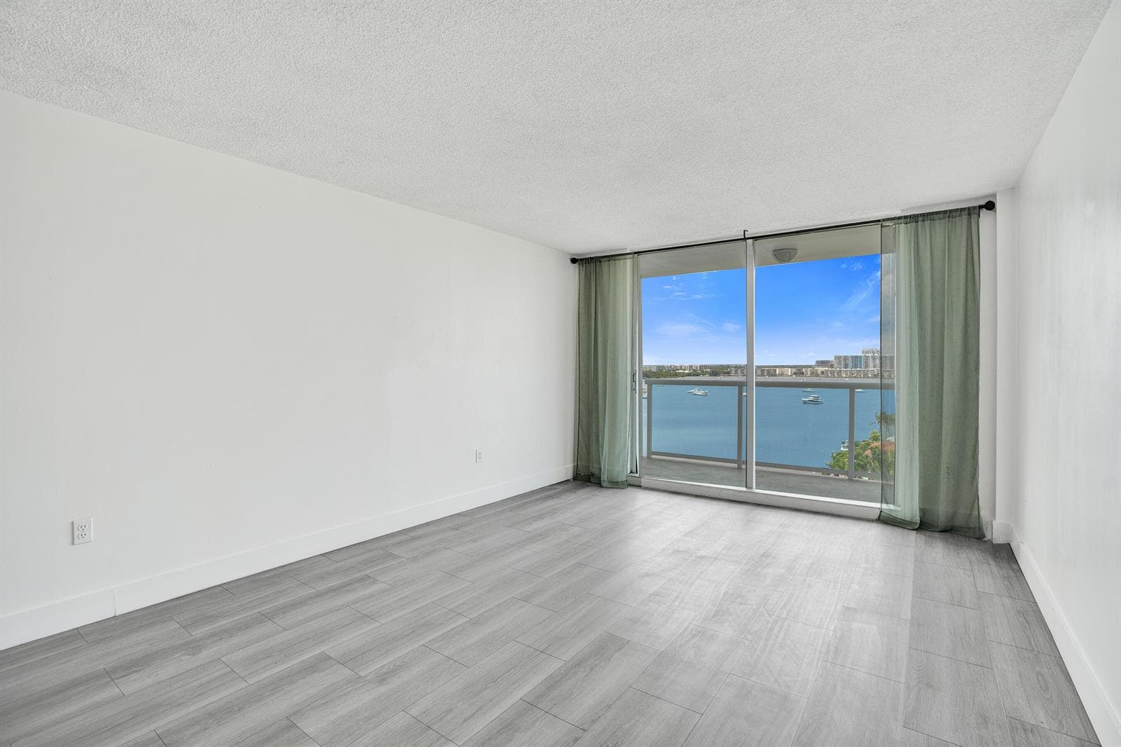 2841 NE 163RD Street 1111 photo 7