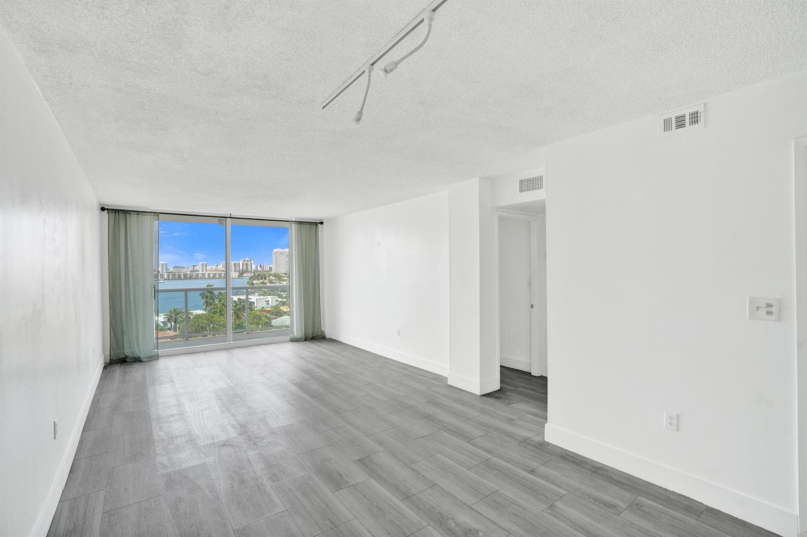 2841 NE 163RD Street 1111 photo 4