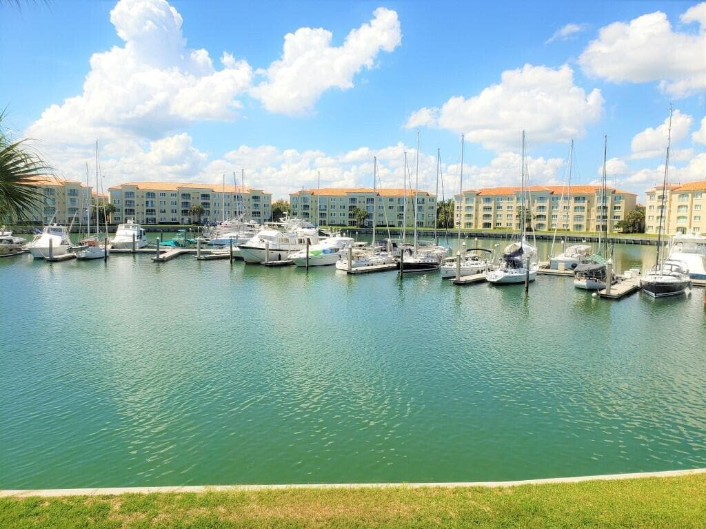 10 HARBOUR ISLE Drive E 204 photo 1