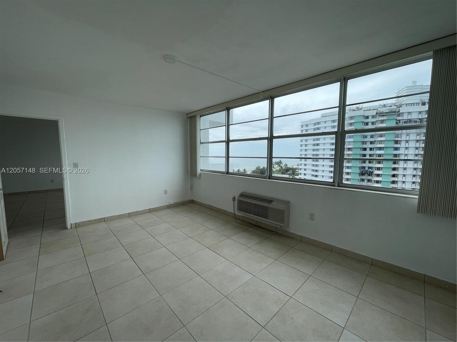 5313 Collins Ave 1008 photo 3