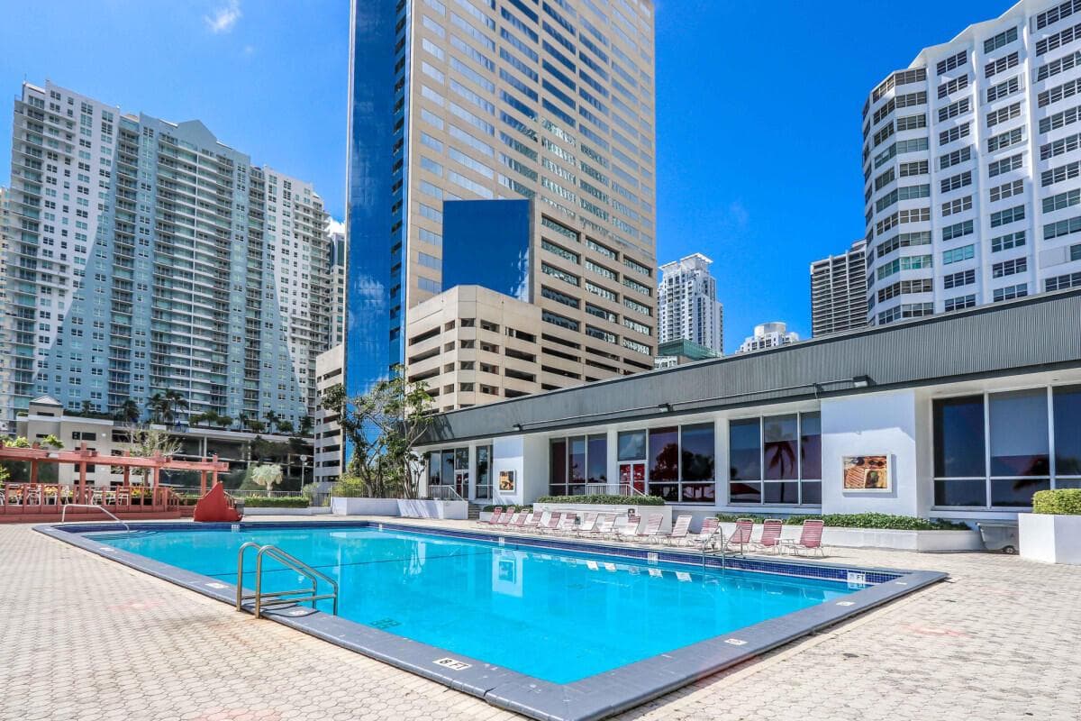 999 Brickell Bay Drive 1206 photo 2