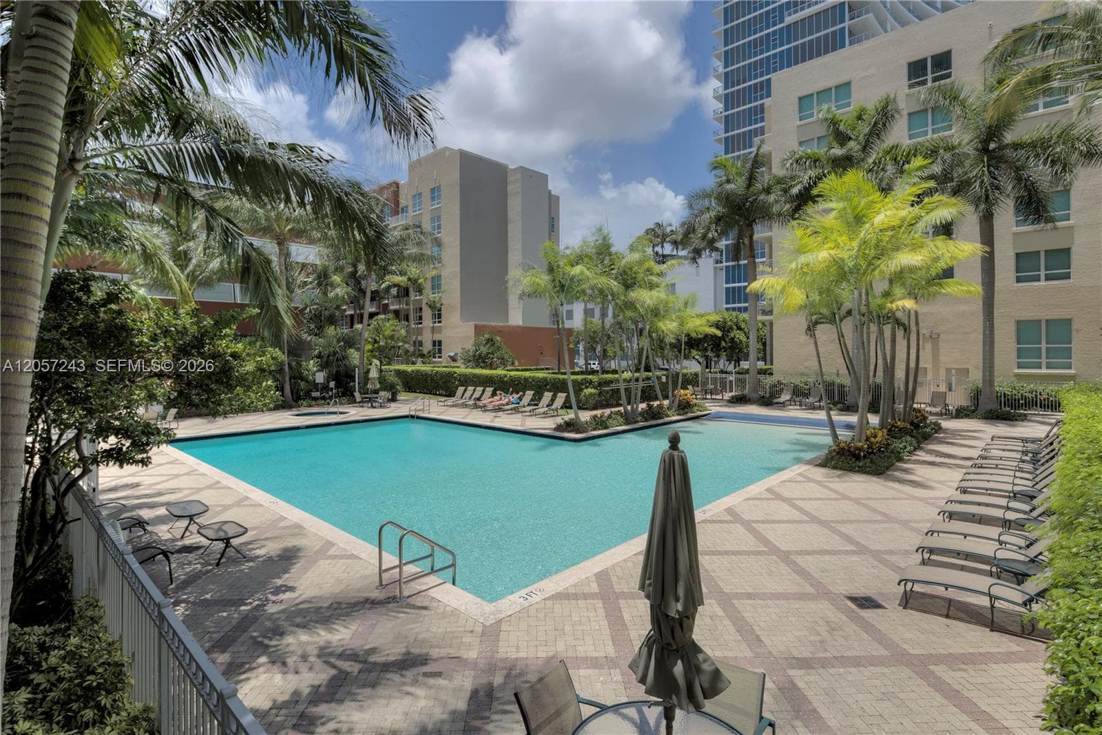 2000 N Bayshore Dr 626 photo 22