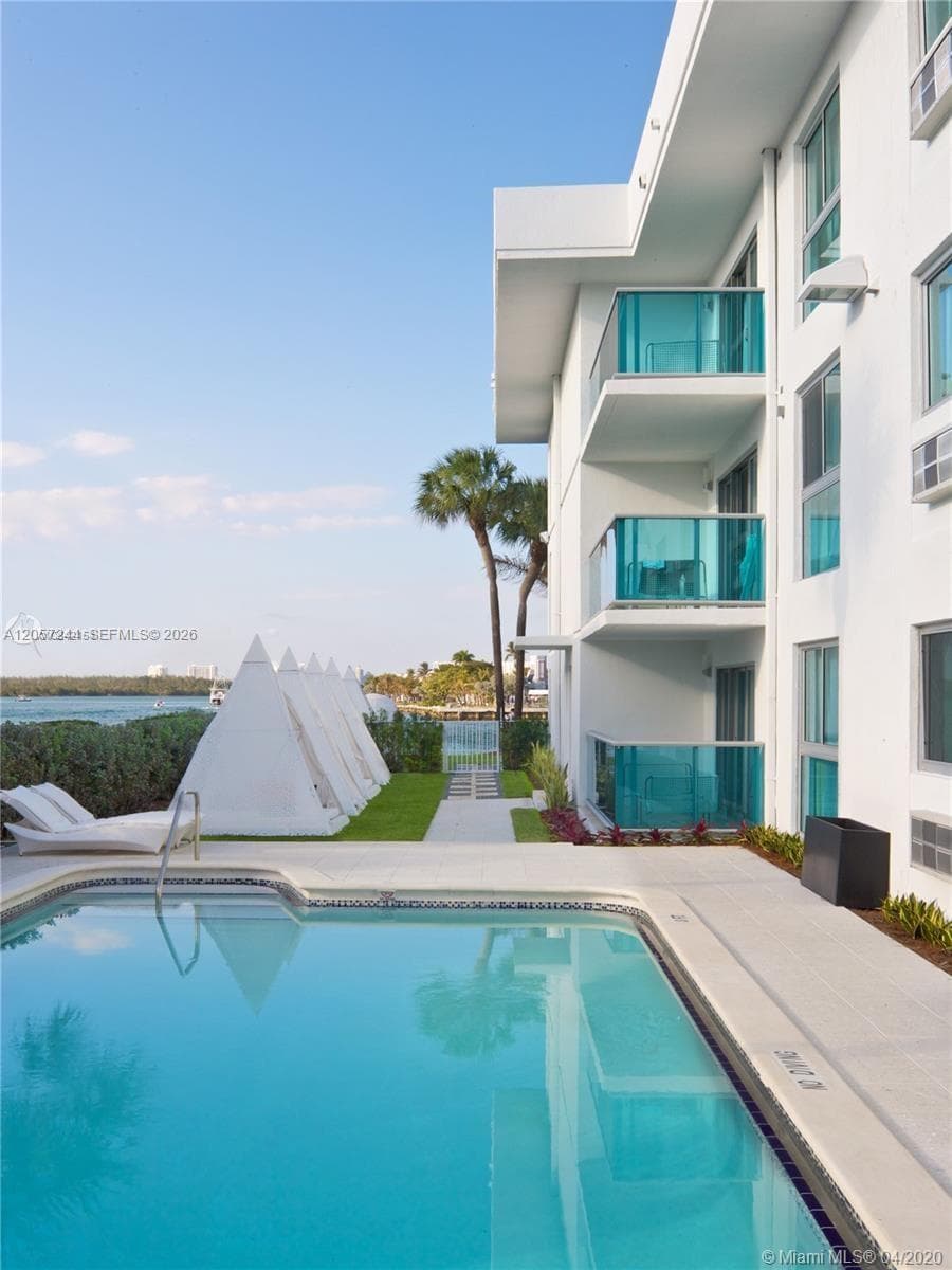 290 Bal Bay Dr 108 photo 2
