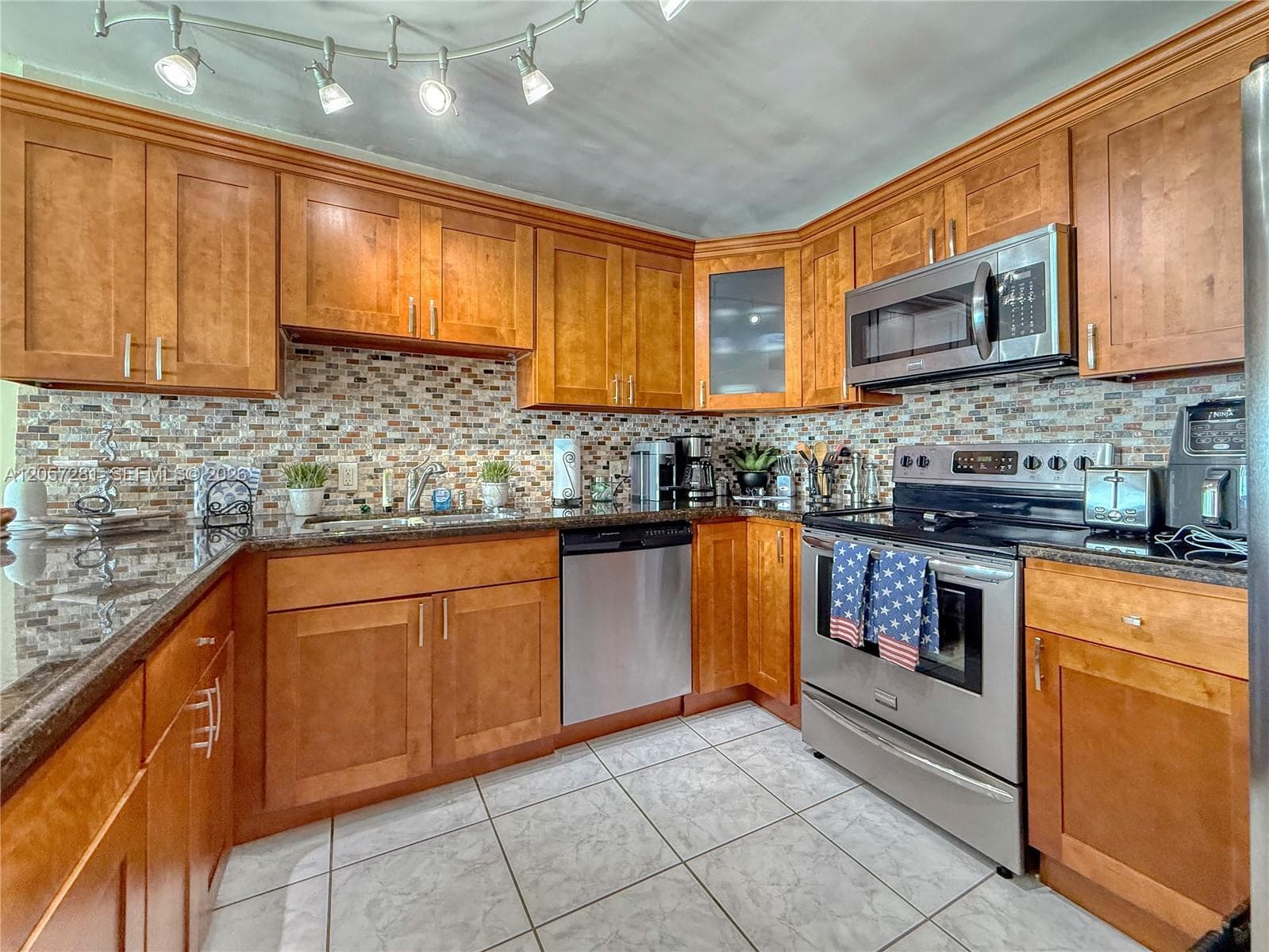 5701 Collins Ave 1508 photo 3