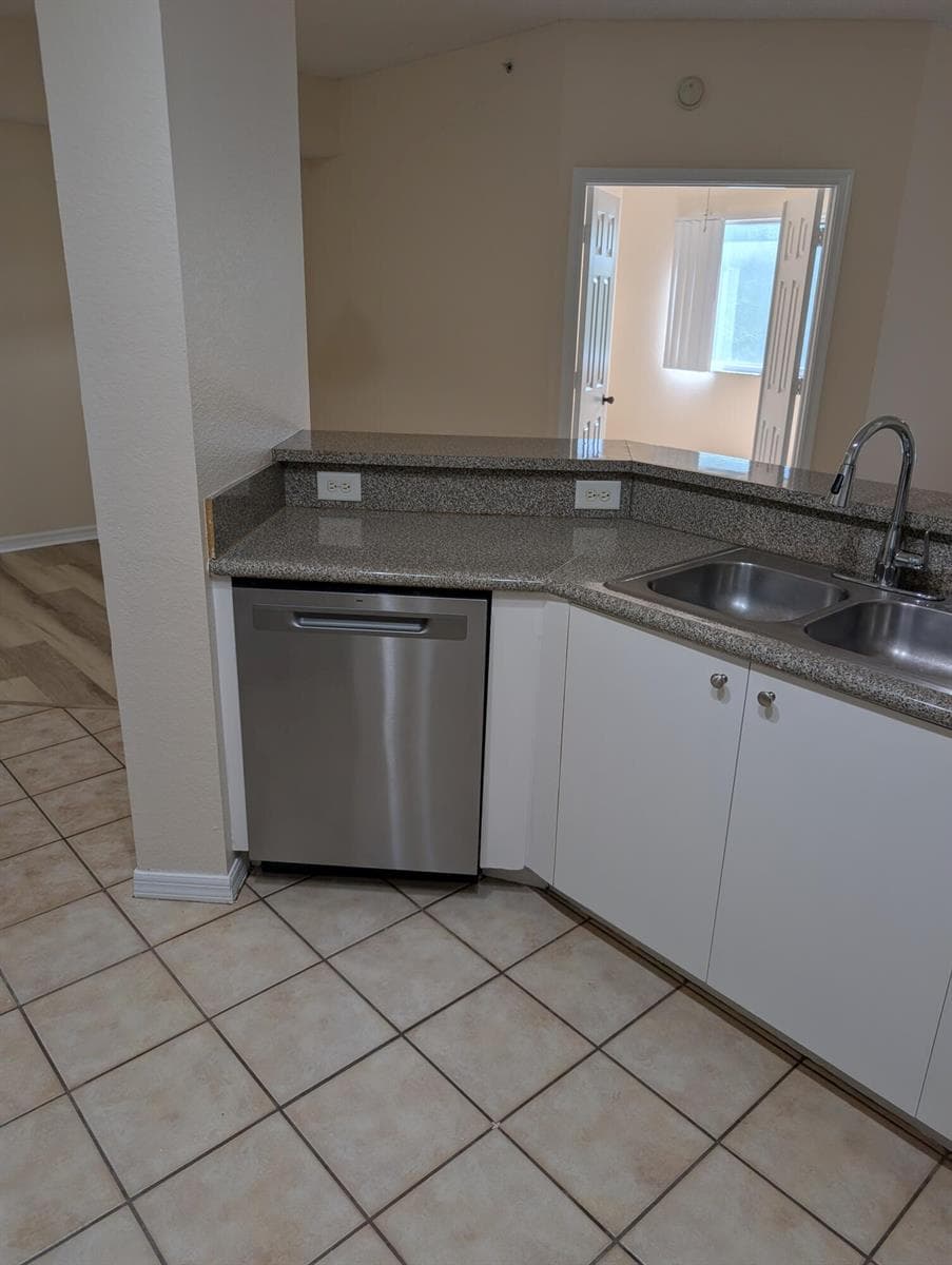 350 CRESTWOOD Circle 201 photo 10