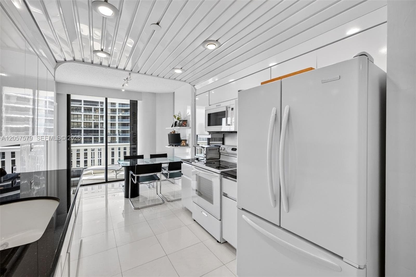 3000 Island Blvd 2506 photo 17