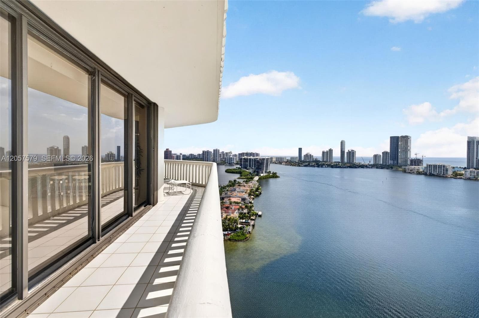 3000 Island Blvd 2506 photo 16