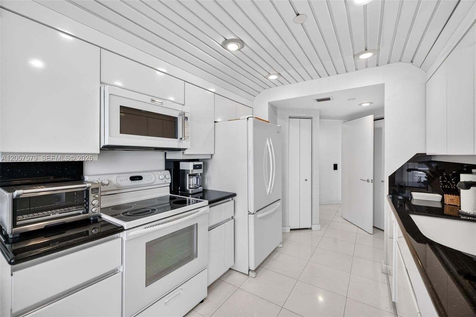 3000 Island Blvd 2506 photo 22