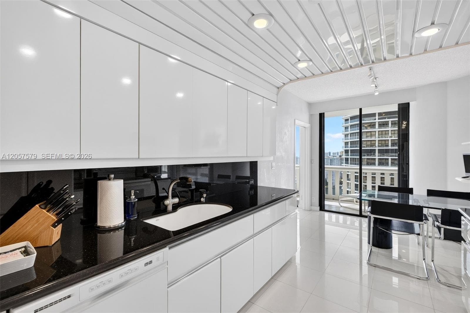 3000 Island Blvd 2506 photo 18