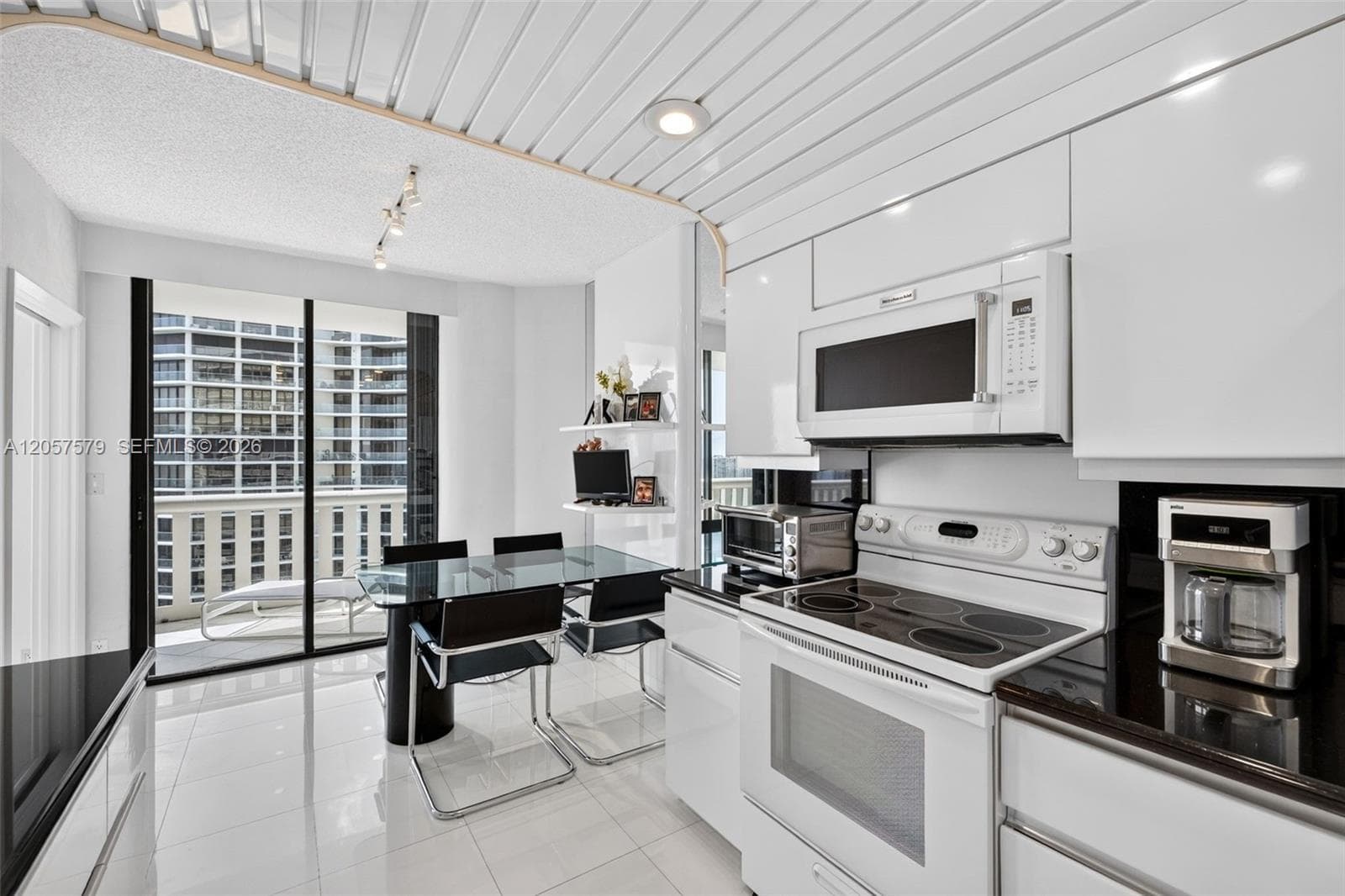 3000 Island Blvd 2506 photo 19