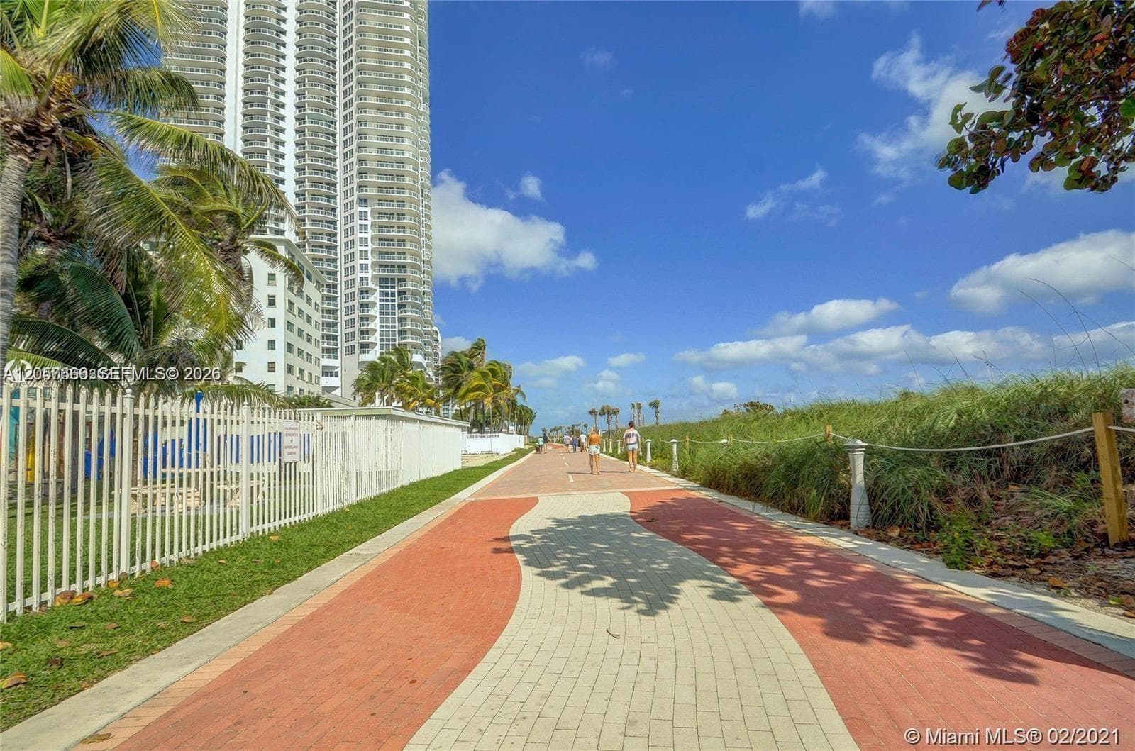 6301 Collins Ave 1504 photo 4