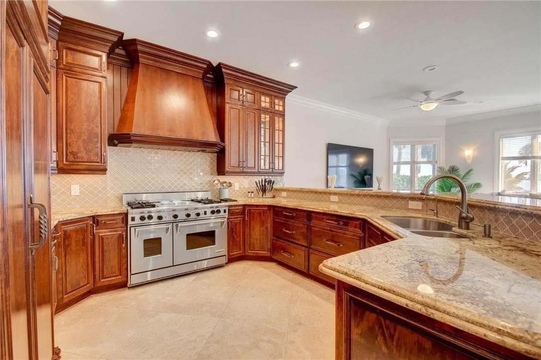 1320 S LAKESIDE Drive photo 10