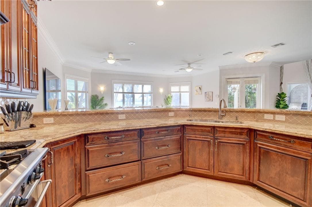 1320 S LAKESIDE Drive photo 11