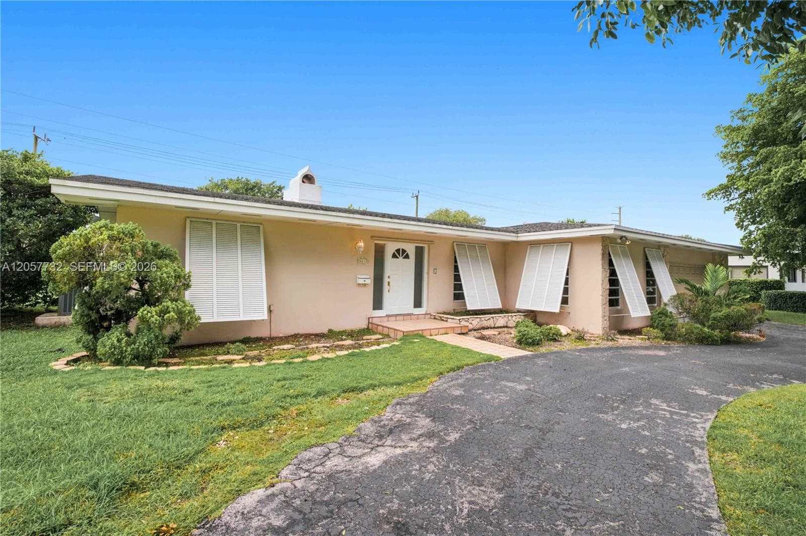 8010 SW 139th Ter photo 2
