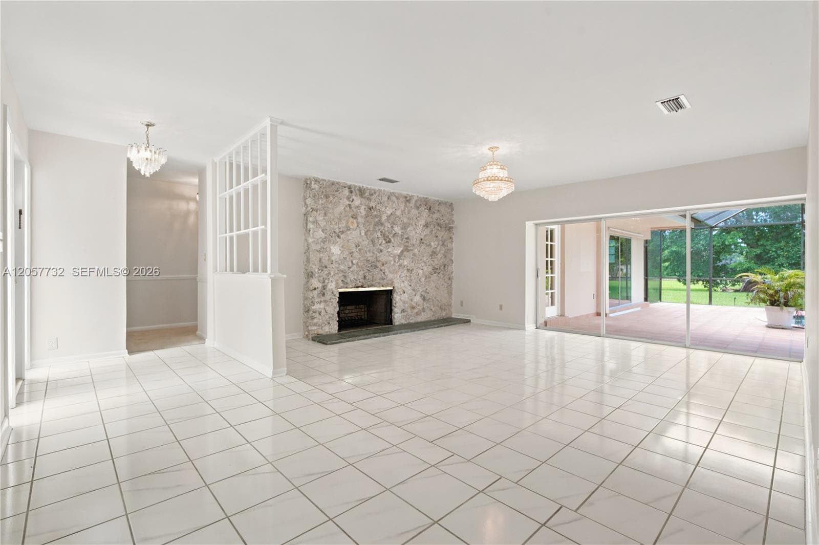 8010 SW 139th Ter photo 3
